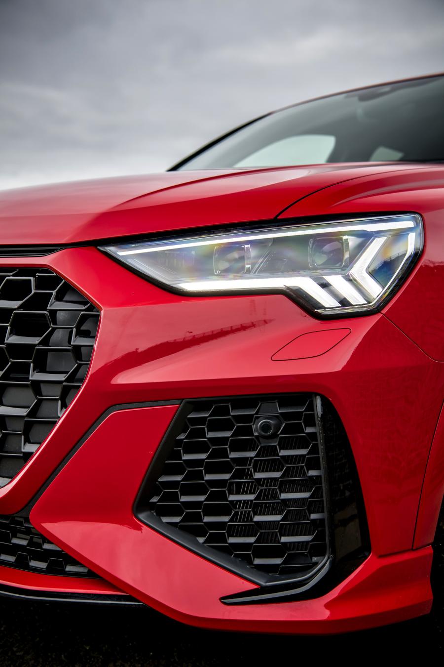 Детали экстерьера Audi RS Q3 2019 года  (UK) (фото 37 из 63)